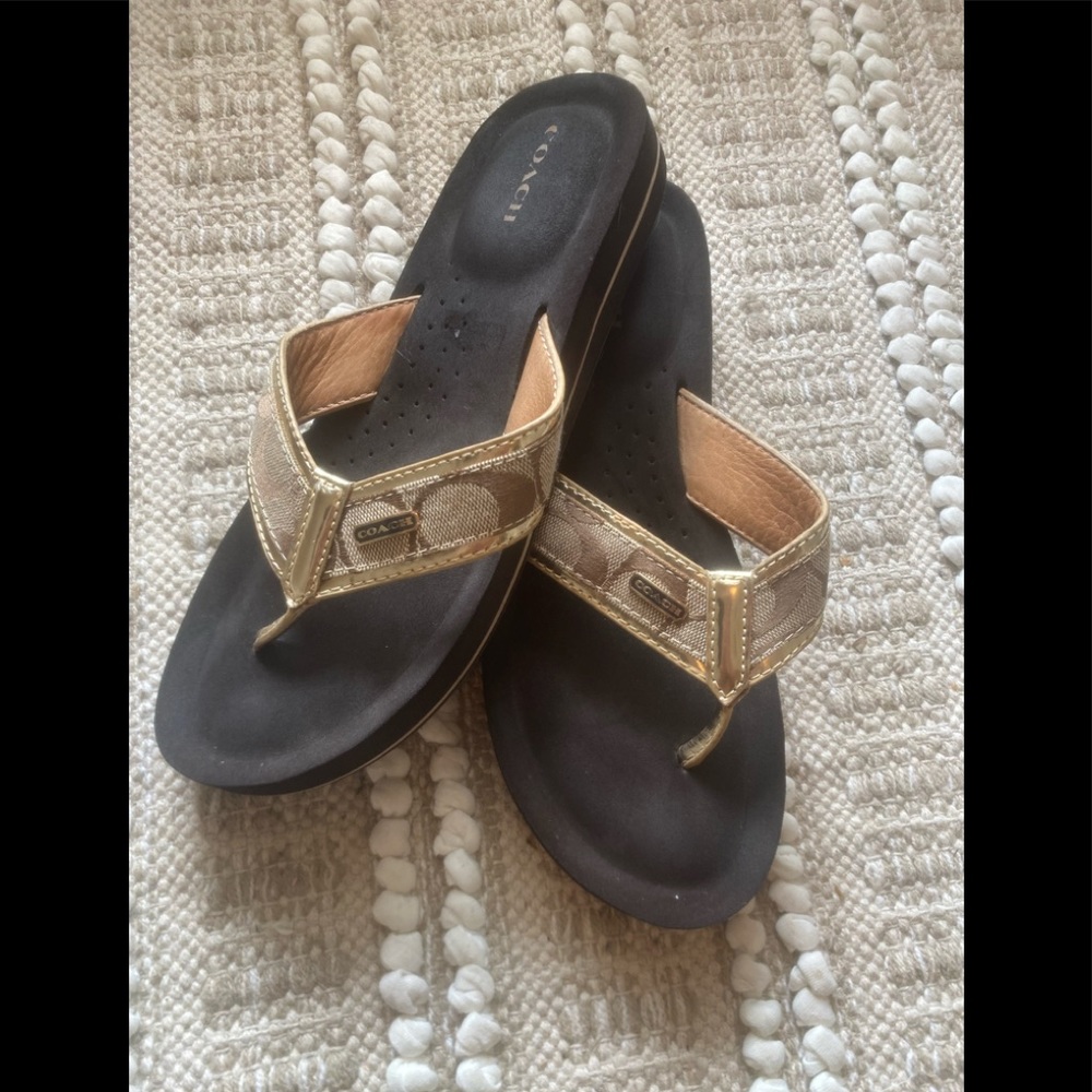 Women’s Coach flip flops Size 8